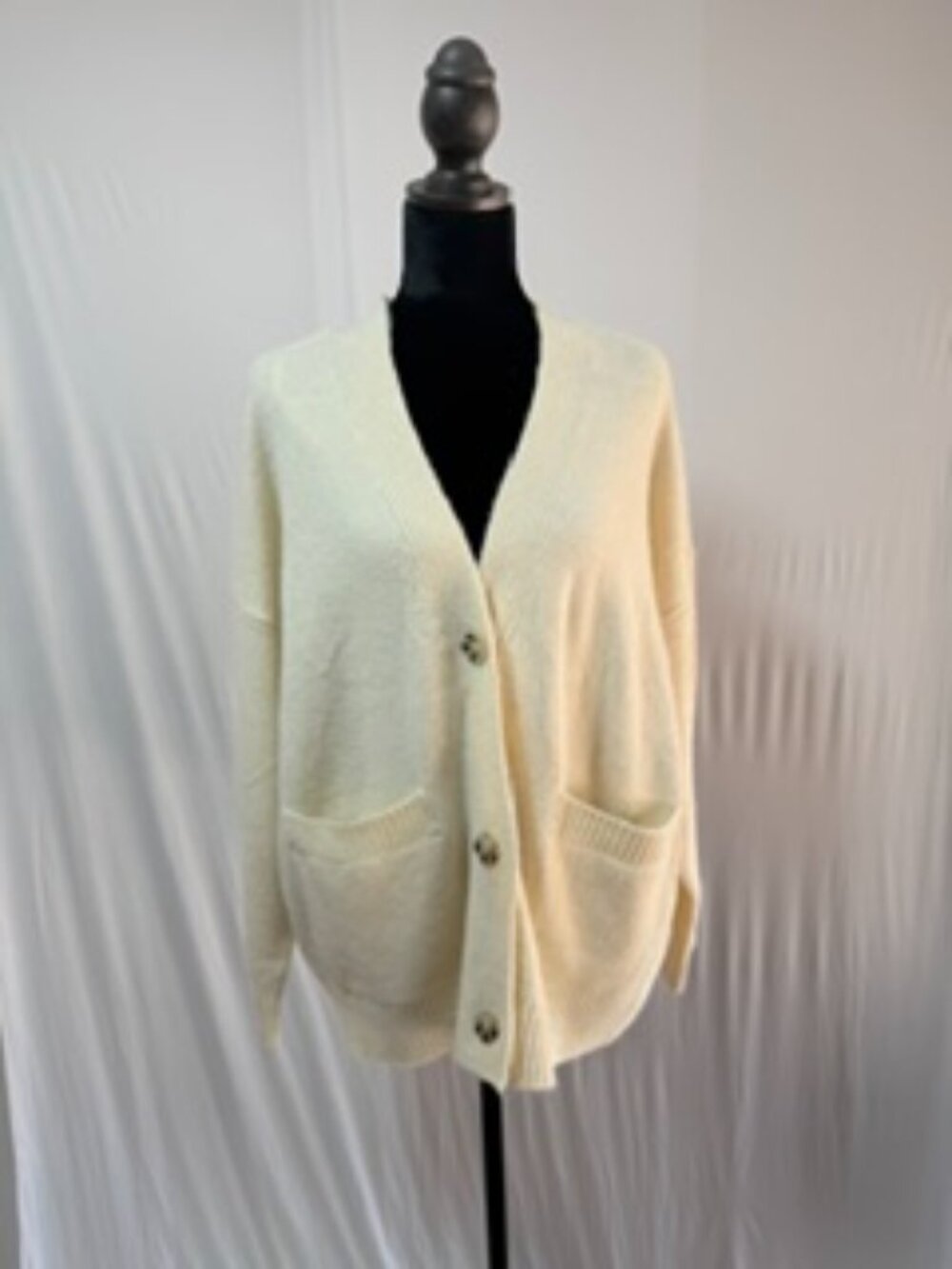 NWT L Madison & Hudson Cream Oatmeal Button Front Pocket Cardigan